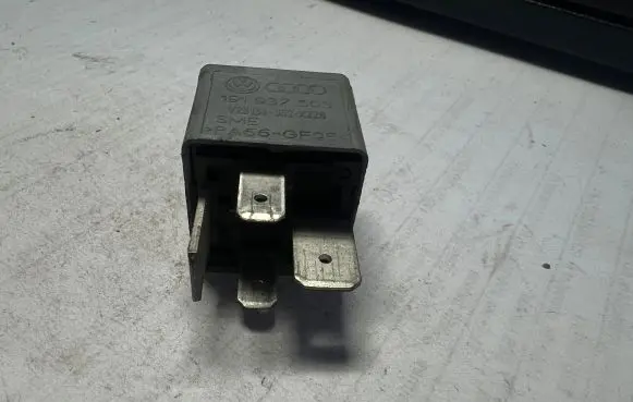 Seat Ibiza III (6L) Other relay 191937503 V23134J52X228