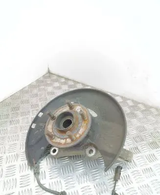 Front wheel hub