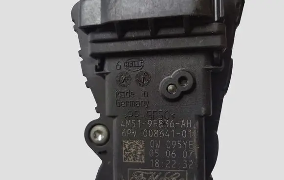 Ford Focus Accelerator throttle pedal 4M519F836AH 6PV00864101