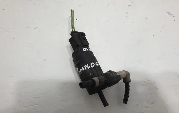 Skoda Octavia Mk2 (1Z) Windscreen/windshield washer pump 1K6955651