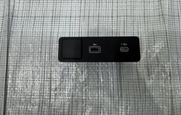 Jaguar F-Pace Cigarette lighter rear 