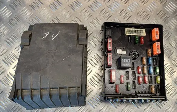Volkswagen PASSAT B6 Fuse module 3C0937125 1K0937132F