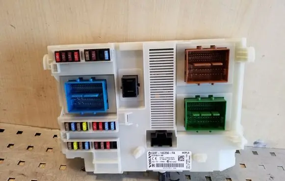 Volvo XC60 Fuse module 31314511AB CG9T14C256FA