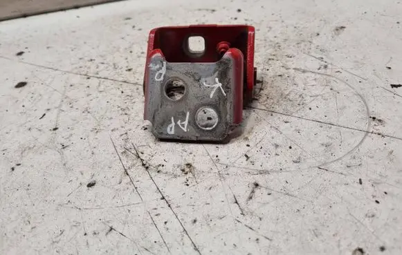 Peugeot 207 Front door lower hinge 