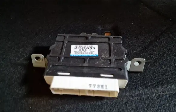Mitsubishi Pajero Sport I Gearbox control unit/module MR528637