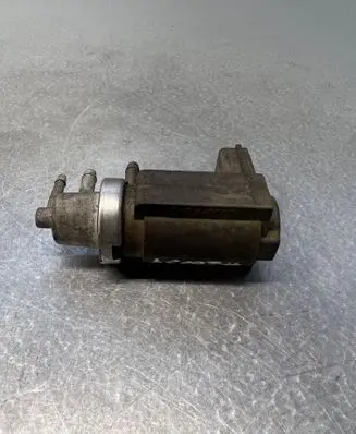 Audi A6 S6 C5 4B Turbo solenoid valve