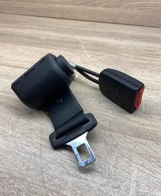 Volkswagen PASSAT B5 Middle seatbelt (rear) 3B0857813B