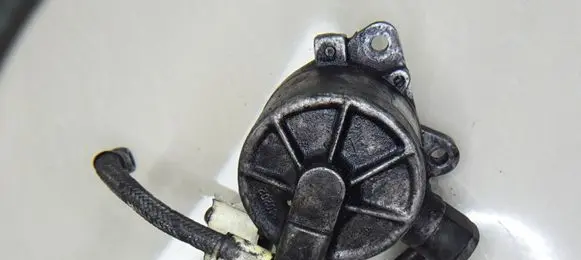 Mitsubishi Galant Vacuum pump A40202 MD331267 X2T58071