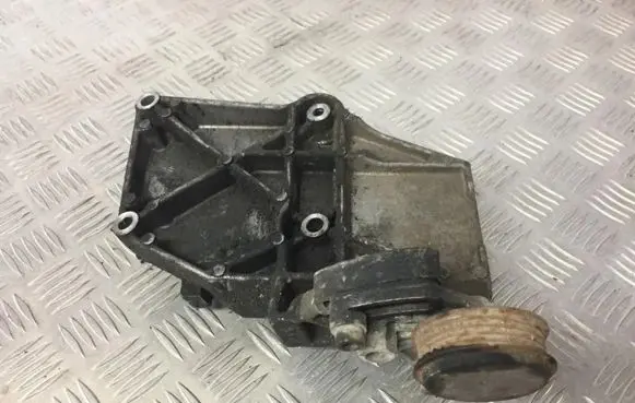 Volkswagen PASSAT B5 Engine mounting bracket 028260885a