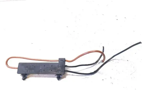 Mercedes-Benz C W204 Aerial antenna amplifier A2048708390