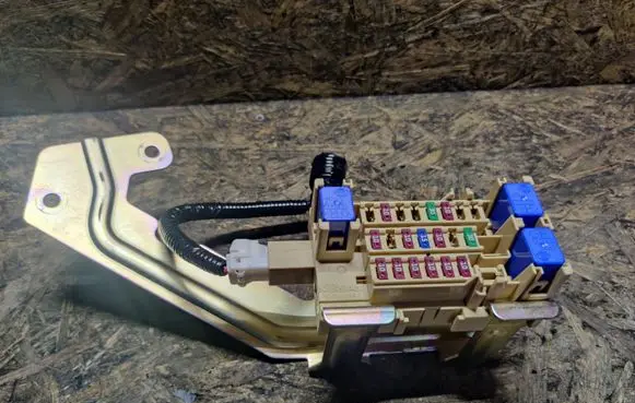 Infiniti Q70 Y51 Fuse module