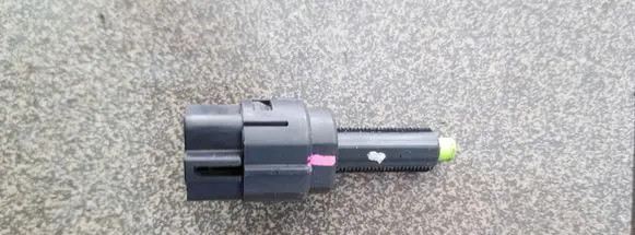 Isuzu D-Max Brake pedal sensor switch