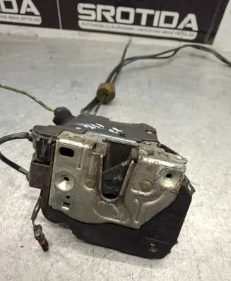 Mercedes-Benz E W211 Front door lock 2117200335