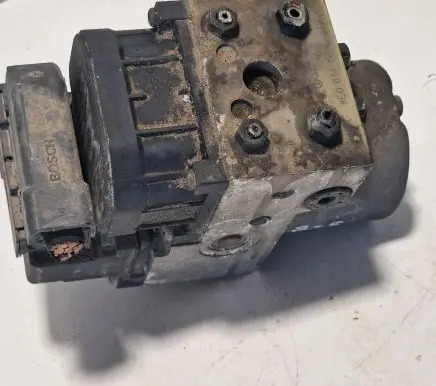 Volkswagen PASSAT B5 ABS Pump 8E0614111k