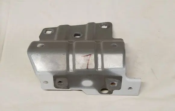 Renault Kangoo III Fender mounting bracket 641352285R