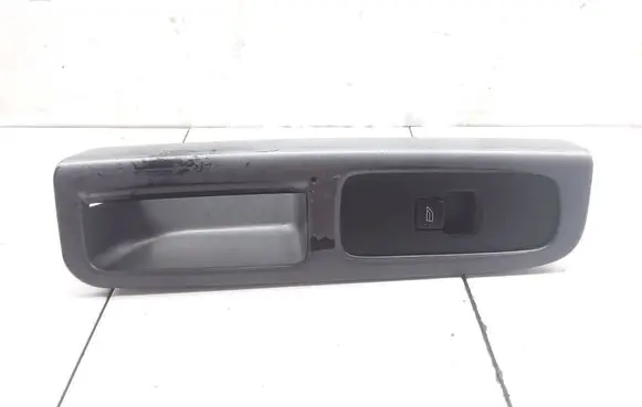 Volvo V50 Electric window control switch 8679474