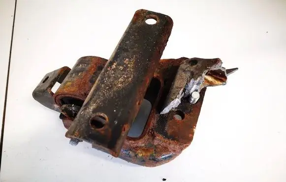 Engine mount bracket