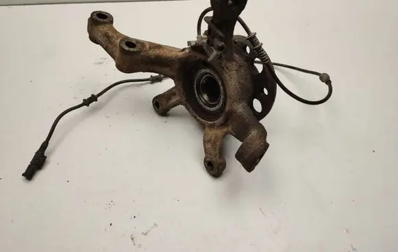 Mercedes-Benz B W246 W242 Front wheel hub A2463320601