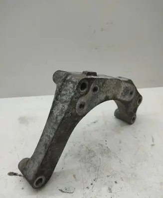 Subaru Outback Engine mounting bracket