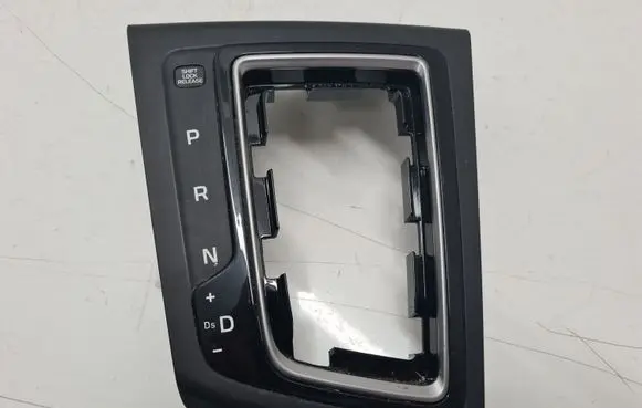 Hyundai i20 (GB IB) Gear shifter surround trim plastic 84650C8110 3517211000 84650C8250