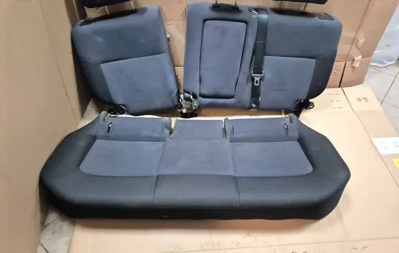 Mitsubishi Outlander Second row seats 