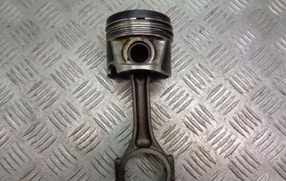 Audi A3 S3 8P Piston 