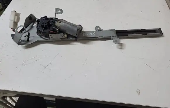 Mercedes-Benz C W203 Seat belt adjustment motor 2038600282 0132004319