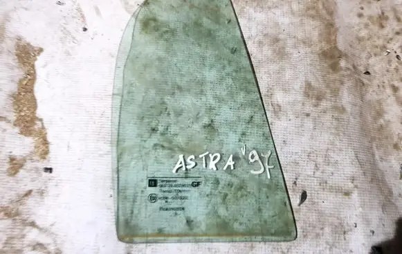 Opel Astra F Rear vent window glass 