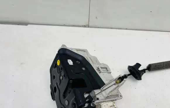 Audi Q3 8U Rear door lock 4G0839015