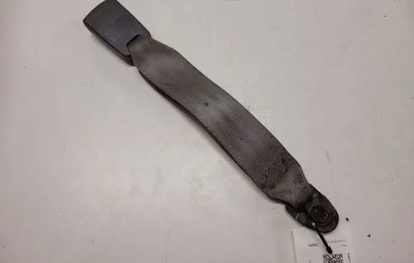 KIA Carens I Rear seatbelt buckle