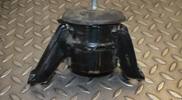 Hyundai Tucson TL Engine mount bracket 21810D3200