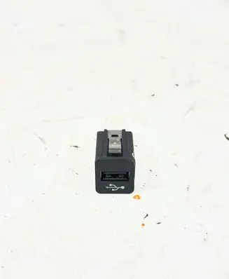 BMW 5 F10 F11 USB socket connector 9237656