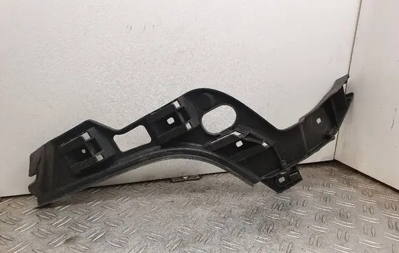 Rear bumper mounting bracket