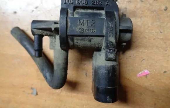 Volkswagen Caddy Turbo solenoid valve 1K0906283A