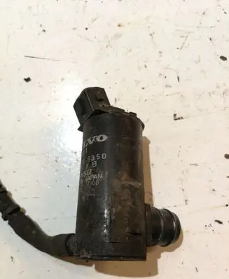 Volvo V70 Windscreen/windshield washer pump 9169611