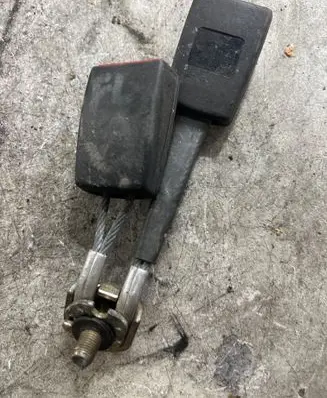 Audi A4 S4 B7 8E 8H Middle seatbelt buckle (rear) 8E085773901C