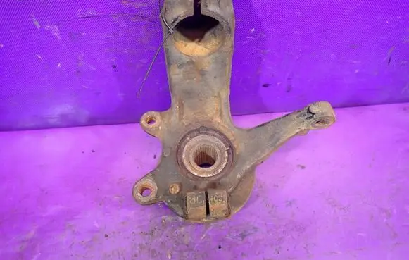 Ford Mondeo Mk III Front wheel hub spindle knuckle