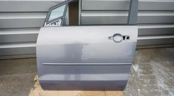 Mazda 5 Front door
