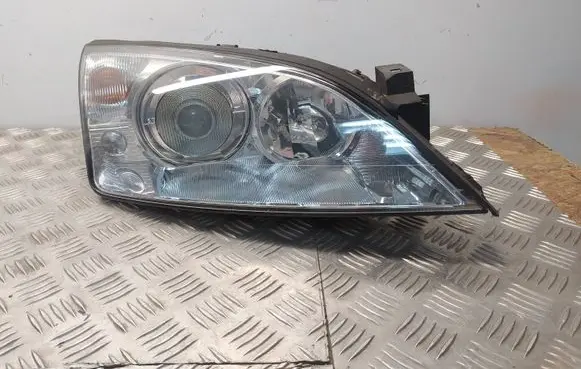 Ford Mondeo Mk III Headlight/headlamp 1S7113005CJ 0301174272 0001174276