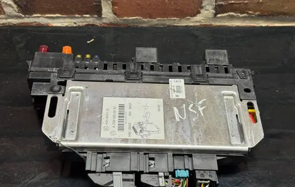 Mercedes-Benz SL R230 Fuse box set A2305450932 04512503021802