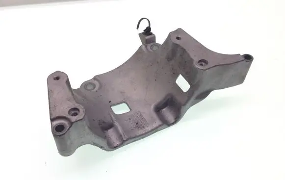 Volvo XC60 Generator/alternator bracket 31480101