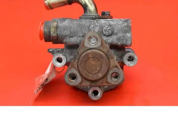 Volkswagen PASSAT B5.5 Power steering pump 8D0145177Q