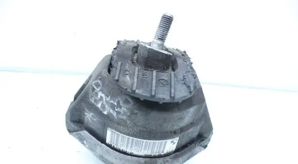 BMW 5 E60 E61 Engine mount bracket 6774619
