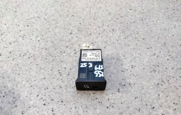 Mercedes-Benz GLC C253 USB socket connector A247820900037 A2478209000