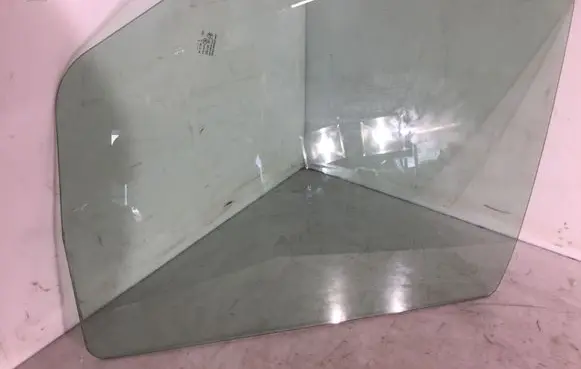 Mercedes-Benz Sprinter W906 Front door window/glass (coupe) 