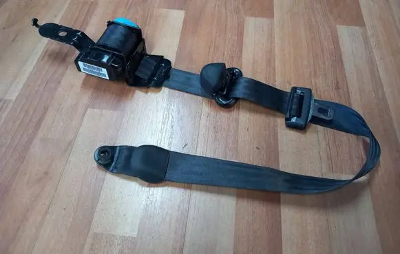 Chrysler Voyager Third row seat belt P04680517AB TJZT7219285397 04680517AB