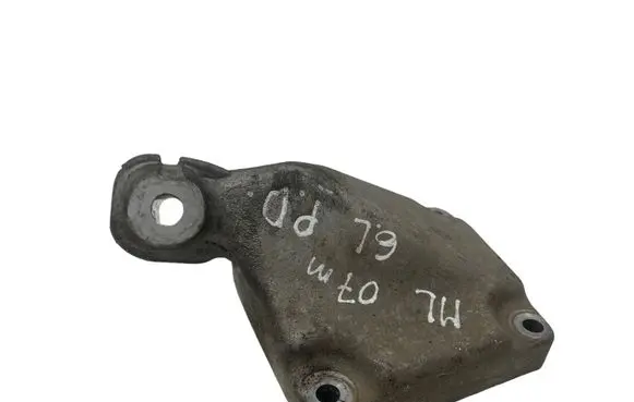Mercedes-Benz ML W164 Engine mounting bracket A1562231404 030306A