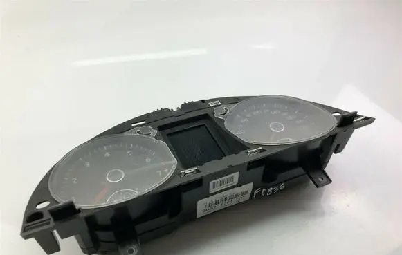 Volkswagen PASSAT B7 Speedometer (instrument cluster) 3AA920870B F1836