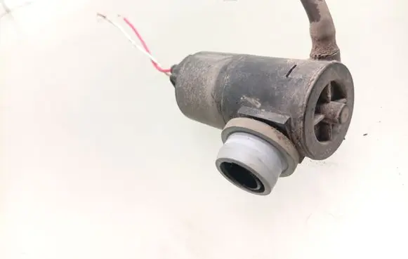 Toyota Avensis T270 Windscreen/windshield washer pump 30891