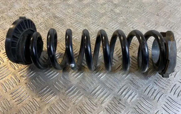 Mercedes-Benz C W205 Rear coil spring